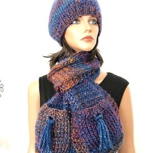 Hand Knits 2 Love Hat & Scarf Set. Pockets Fringe.